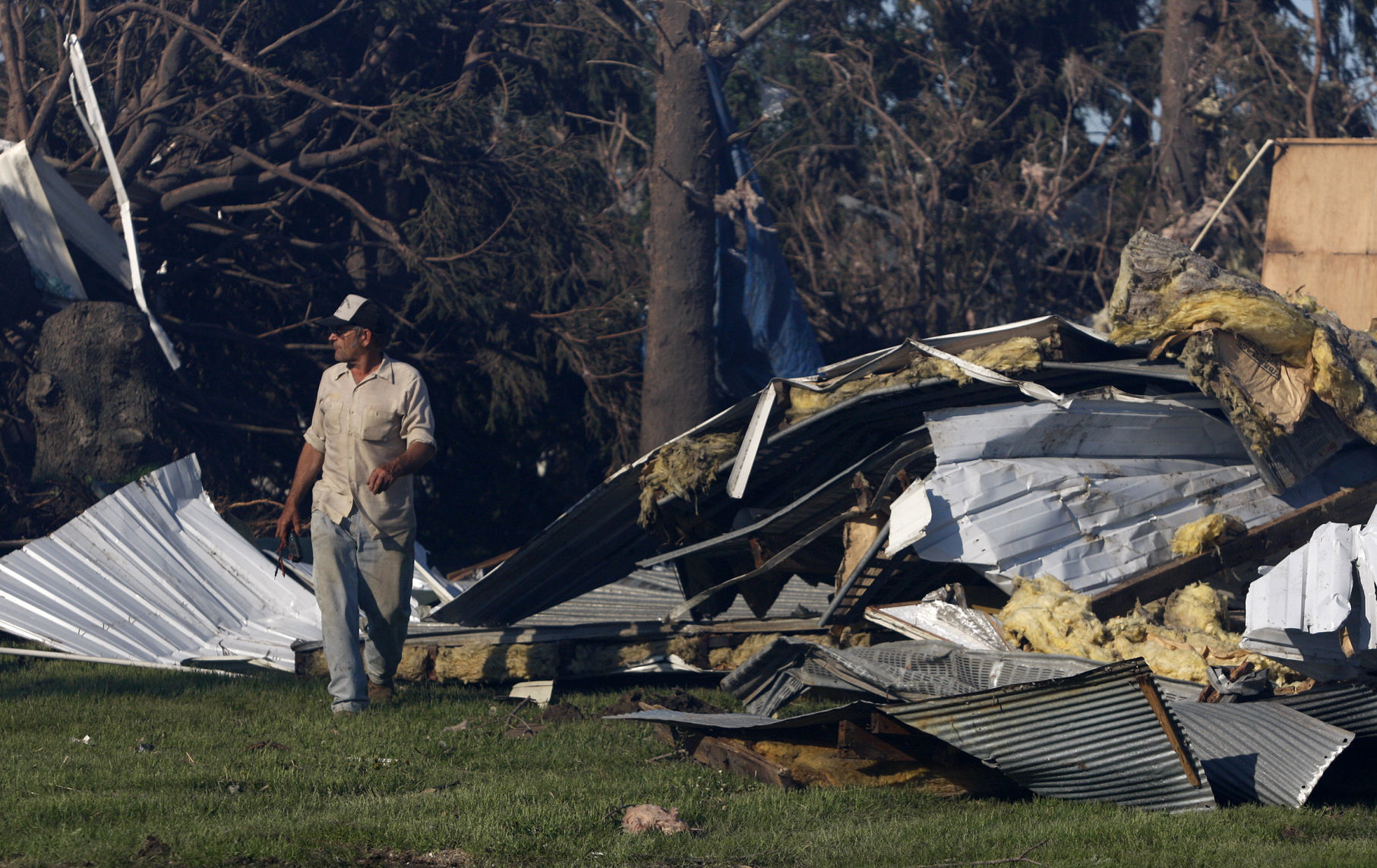 052608sm-tornado-4